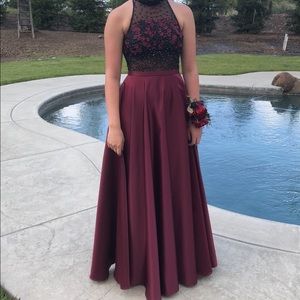 Dave and Johnny prom dress in great condition!